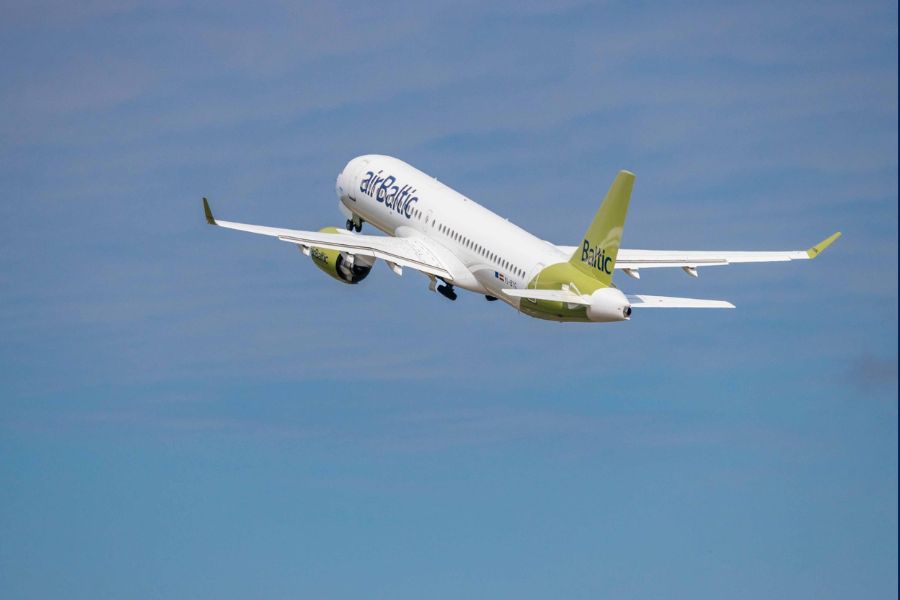 airBaltic меняет зимнее расписание: какие рейсы из Риги отменят и что предлагают пассажирам.