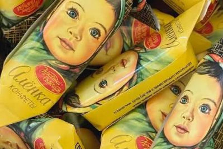 «Алёнка» под запретом на ввоз: какие продукты из России и Беларуси больше нельзя привезти в Латвию.