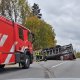 Грузовик на боку, двое в больнице: серьёзное ДТП на дороге Даугавпилс — Резекне.